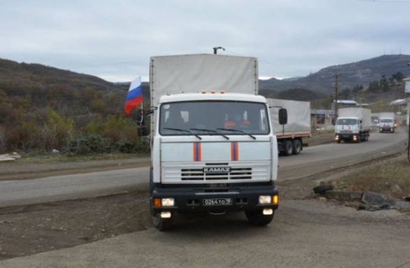 В сопровождении миротворцев РФ в Степанакерт доставлен гуманитарный груз